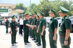 Đại tướng Nguyễn Trọng Nghĩa thăm, l&agrave;m việc tại x&atilde; Thanh Thủy