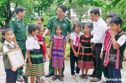 Nâng bước những 'mầm xanh' trên biên giới