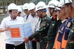 Hai dự &aacute;n x&acirc;y dựng trường nội tr&uacute; ở A Lưới phải ho&agrave;n th&agrave;nh trước 30/8