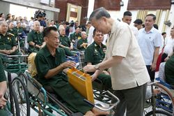 Tổng Bí thư, Chủ tịch nước Tô Lâm thăm, tặng quà thương binh, bệnh binh tại Bắc Ninh