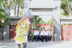 Đồng chí Thường trực Ban Bí thư dâng hương tại Khu di tích quốc gia đặc biệt Kim Liên, Khu di tích lịch sử Ngã ba Đồng Lộc