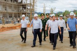 Phó Thủ tướng Lê Tiến Châu kiểm tra tiến độ trường nội trú liên cấp các xã biên giới ở Huế