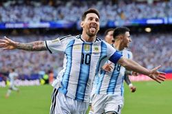 Siêu máy tính dự đoán kết quả Anh vs Argentina: Kẻ tám lạng, người nửa cân