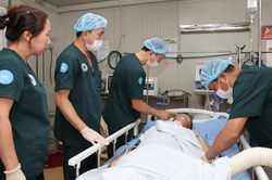 Bác sĩ mũ nồi xanh Việt Nam thực hiện ca phẫu thuật thứ 27 tại Nam Sudan