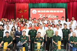Đất nước c&agrave;ng ph&aacute;t triển, người c&oacute; c&ocirc;ng v&agrave; gia đ&igrave;nh c&agrave;ng phải được chăm lo tốt hơn