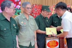 Phường Ho&agrave;ng Mai tri &acirc;n c&aacute;c gia đ&igrave;nh ch&iacute;nh s&aacute;ch