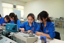 Đưa Nghị quyết đại hội v&agrave;o cuộc sống