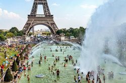 Bản đồ du lịch thay đổi thế nào vào mùa nắng nóng 'cực điểm' 2026