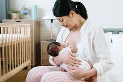 Sữa mẹ: 'Vắc-xin tự nhiên' cho trẻ và bài toán hỗ trợ người mẹ