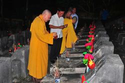 GHPGVN cử ba hồi chu&ocirc;ng, trống B&aacute;t nh&atilde; tưởng niệm AHLS v&agrave;o s&aacute;ng 27/7