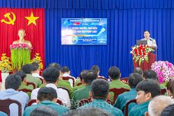 Cảnh sát biển đồng hành cùng ngư dân Hiệp Thành