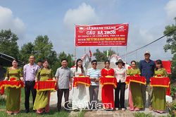 Kh&aacute;nh th&agrave;nh cầu n&ocirc;ng th&ocirc;n trị gi&aacute; 250 triệu đồng