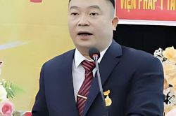 Vợ cựu viện trưởng 'dựa bóng' chồng nhận tiền hối lộ và lời nhắn 'thiếu 4 tờ'