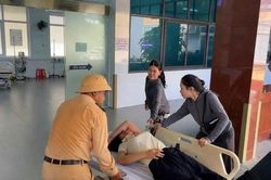 L&aacute;i xe cứu thương x&uacute;c động kể khoảnh khắc CSGT H&agrave; Tĩnh mở đường cứu bệnh nh&acirc;n nguy kịch: 'Kh&ocirc;ng chỉ mở đường cho một chuyến xe...'