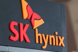 Cổ phiếu SK Hynix bật tăng 11%, cổ phiếu chip châu Á hồi phục mạnh