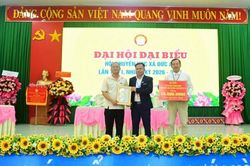 Trao tặng 16 triệu đồng cho Quỹ Khuyến học x&atilde; Đức An