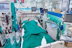Đang nghỉ trưa tại văn phòng, đột ngột mất ý thức, 3 lần ngừng tim liên tiếp