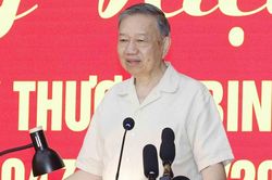 Tổng B&iacute; thư, Chủ tịch nước: Tri &acirc;n người c&oacute; c&ocirc;ng kh&ocirc;ng thể chỉ dừng ở một b&oacute; hoa, một phần qu&agrave;