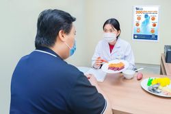 Bỏ bữa sáng, ăn bữa đêm, mê nước ngọt, người trẻ 'tích bệnh' từ tuổi 30