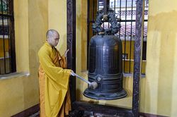 Các chùa, cơ sở tự viện cử 3 hồi chuông, trống Bát nhã vào sáng 27/7