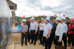 Ph&oacute; Thủ tướng kiểm tra tiến độ dự &aacute;n trường nội tr&uacute; li&ecirc;n cấp ở bi&ecirc;n giới TP Huế