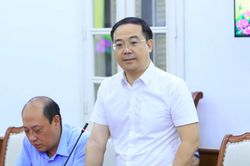 'Mỗi năm 50.000 đầu s&aacute;ch, Cục Xuất bản kh&ocirc;ng thể đọc hết'