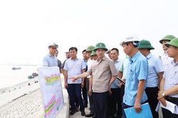 Hà Nội tăng sức chống chịu của đê điều