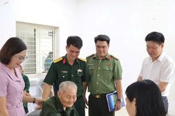 X&atilde; Quang Minh: Kh&aacute;m sức khỏe, cấp thuốc miễn ph&iacute; cho đối tượng ch&iacute;nh s&aacute;ch