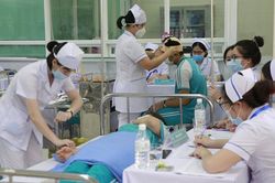 Từ h&ocirc;m nay (15/7), nh&acirc;n vi&ecirc;n y tế được hưởng h&agrave;ng loạt loại phụ cấp đặc th&ugrave; theo ch&iacute;nh s&aacute;ch mới