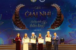 Cuộc thi 'Sự hy sinh thầm lặng' lần thứ VII: Tiếp tục tìm kiếm những tác phẩm tôn vinh người thầy thuốc tận tụy vì sức khỏe Nhân dân