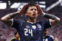 Anh 1-2 Argentina: M&agrave;n ngược d&ograve;ng đi&ecirc;n rồ