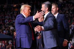 Ngành mà hai con trai ông Trump 'rót tiền' mạnh