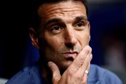 Scaloni gia nhập nhóm 7 HLV huyền thoại World Cup