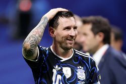 Người Anh xác nhận vị thế 'GOAT' của Messi