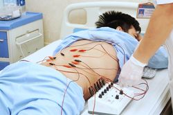 Thói quen xấu kéo dài khiến nam kế toán suýt liệt giường