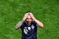 Messi ph&aacute; lời nguyền 20 năm của Argentina ở World Cup