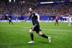 Lý do Argentina luôn khiến đối thủ sụp đổ cuối trận