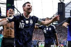 Viral điệu nhảy ăn mừng của Messi khi hạ gục tuyển Anh