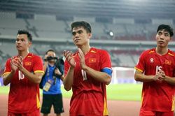 Khuất Văn Khang rời tuyển Việt Nam