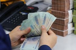 Đ&agrave;m ph&aacute;n tăng lương tối thiểu năm 2027: Phương &aacute;n n&agrave;o được lựa chọn?