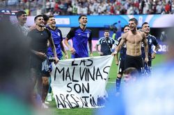 Argentina đối diện &aacute;n phạt từ FIFA sau m&agrave;n ăn mừng g&acirc;y tranh c&atilde;i
