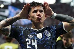 Ngược dòng đánh bại Anh, Argentina chạm trán Tây Ban Nha ở chung kết