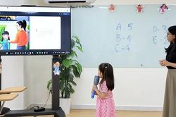 Học tiếng Anh, liệu có cần phát âm và dùng giọng thật giống người nước ngoài?