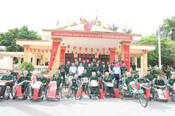 Đại tướng Nguyễn Tân Cương thăm, tặng quà Trung tâm Điều dưỡng thương binh Duy Tiên, Ninh Bình