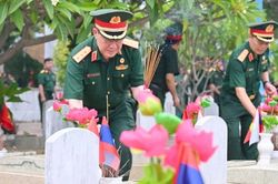 Trung ương Hội Cựu chiến binh Việt Nam tri ân các Anh hùng liệt sĩ tại Nghệ An