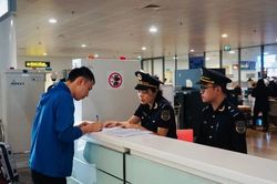 R&uacute;t ngắn thời gian hủy bỏ tạm ho&atilde;n xuất cảnh đối với người nộp thuế