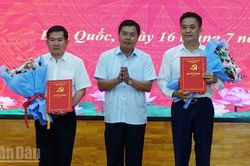 Trung tướng Đinh Văn Nơi giữ chức B&iacute; thư Đảng ủy đặc khu Ph&uacute; Quốc