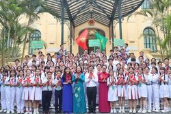 Phó Chủ tịch nước gặp mặt Đoàn đại biểu thiếu nhi tham gia 'Hành trình Em yêu Tổ quốc Việt Nam'