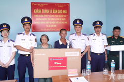 Hải đoàn 32 (Vùng Cảnh sát biển 3): Bàn giao nhà ở tặng gia đình chính sách tại xã Vạn Ninh