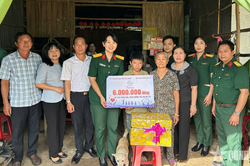 Hội Phụ nữ cơ quan Bộ CHQS tỉnh An Giang tiếp tục đồng hành cùng trẻ mồ côi qua Chương trình 'Mẹ đỡ đầu'